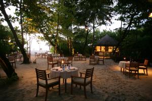 Restoran või mõni muu söögikoht majutusasutuses Coco Palm Dhuni Kolhu - 20 percent off roundtrip Seaplane for stays from 1 May to 30 September 2025