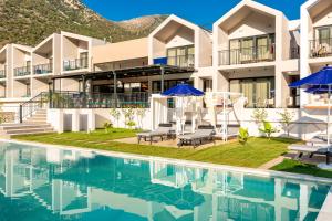 Bazén v ubytování T Hotel Premium Suites nebo v jeho okolí
