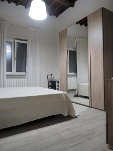 Postel nebo postele na pokoji v ubytování You & Me to 5 terre e La Spezia