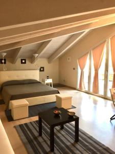 Posedenie v ubytovaní RESIDENZA VIRGILIANA SUITE con terrazza-Centro Storico