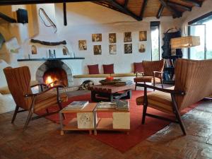 Posezení v ubytování Sierra Alisos Hotel de Campo