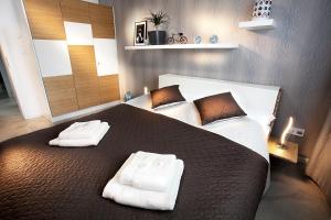 Posteľ alebo postele v izbe v ubytovaní Apartmány Ladná