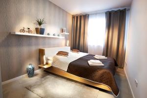Posteľ alebo postele v izbe v ubytovaní Apartmány Ladná