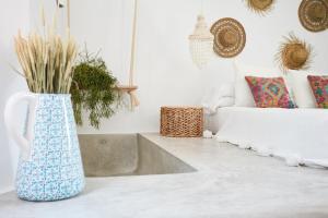 a living room with a white couch and a blue vase at Can Tres Formentera in Playa Migjorn