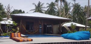 Gallery image of Itsara bungalow in Suratthani