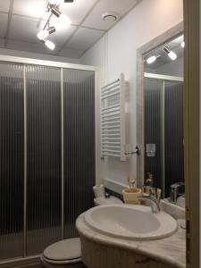 Vonios kambarys apgyvendinimo įstaigoje Aksai Residence