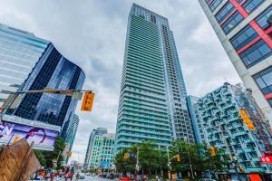 Afbeelding uit fotogalerij van CHOL Suites - 2 Beds CN Tower, Downtown Toronto-Metro Toronto Convention Centre-300 Front Street W in Toronto