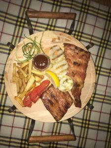 Galeriebild der Unterkunft Hotel Divetsite in Sliven + 44 Fotos