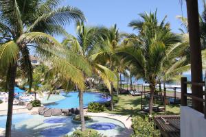 - Vistas a la piscina del complejo en Villa 24C Los Cabos Monterrico en Monterrico