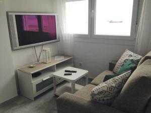 En TV eller et underholdningssystem på Apartamentos vista a tres continentes