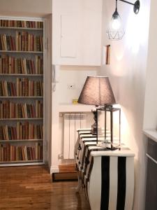 a lamp on a table in a room with books at Urbana 33 in Rome