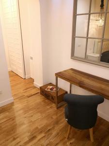 a room with a table and a chair and a mirror at Urbana 33 in Rome