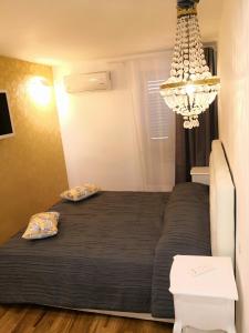 a bedroom with a bed and a chandelier at Urbana 33 in Rome