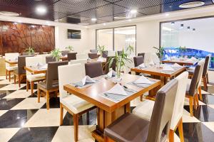 En restaurant eller et andet spisested på Mercury Boutique Hotel & Apartment Da Nang