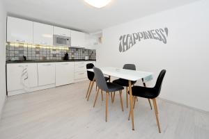 Kuchyňa alebo kuchynka v ubytovaní Pure Apartman Pécs