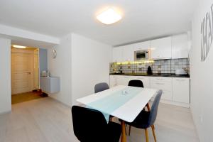 Kuchyňa alebo kuchynka v ubytovaní Pure Apartman Pécs