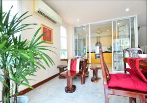 a living room with red furniture and a plant at Ayi Home in Bangkok