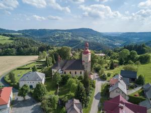 Baroque mansion Czech Paradise 1750 A. D. tesisinin kuş bakışı görünümü