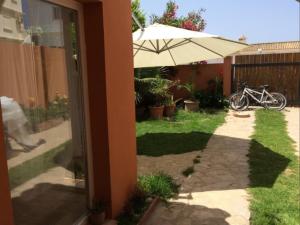 Ogród w obiekcie Beach apartment garden and wifi