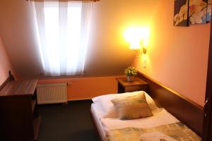Posteľ alebo postele v izbe v ubytovaní Zámecký Hotel Zlatý Orel