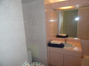 Ванная комната в Cannes Terrace Beach Front & Sea view