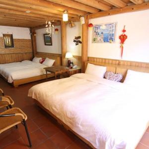 Postel nebo postele na pokoji v ubytování Jinsha Cultural Village