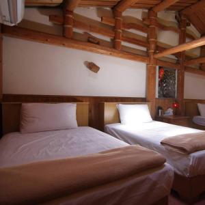 Postel nebo postele na pokoji v ubytování Jinsha Cultural Village