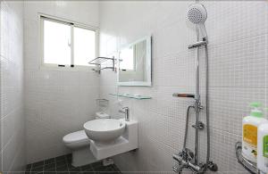 Et badeværelse på Taitung city-cottage B&B