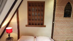 Cama o camas de una habitación en Le Petit Logis De Tinténiac