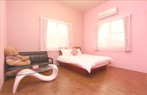 En eller flere senge i et værelse på Taitung city-cottage B&B