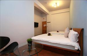 En eller flere senge i et værelse på Taitung city-cottage B&B