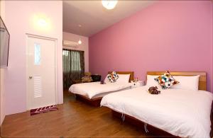 En eller flere senge i et værelse på Taitung city-cottage B&B