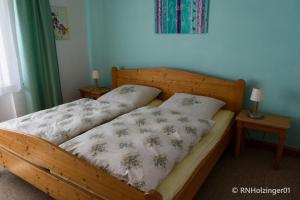 Postel nebo postele na pokoji v ubytování Ferienwohnung Holzinger