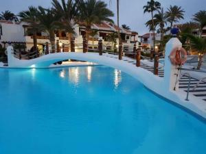 Parque Santiago 3 Luxery Apartment, Playa las Américas, Arona, Tenerife tesisinde veya buraya yakın yüzme havuzu