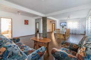 Galeriebild der Unterkunft Pensiunea Maria-Mihaela in Bumbesti Pitic + 35 Fotos