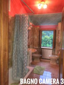 a large bathroom with two toilets and a shower at Bed and Breakfast IL CAVALIERE in Pozzilli