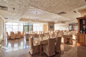 a banquet hall with white tables and chairs at Park Hotel Arbanassi in Arbanasi