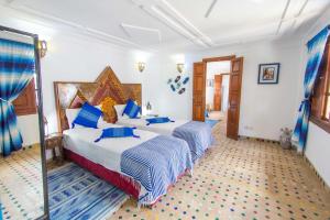 Postel nebo postele na pokoji v ubytování Riad Dar Skalli & SPA