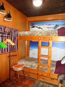 Poschodová posteľ alebo postele v izbe v ubytovaní Apartamento De Lujo En Sierra Nevada