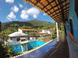 una vista dal balcone di una casa di Azul del Mar a Abraão