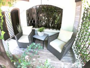 two chairs and a table on a patio at Vestigium Bed and Breakfast in Barranquilla