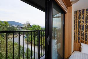 a room with a balcony with a view of a street at Rinn Gion Kenninji in Kyoto