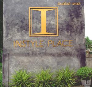 Certificato, attestato, insegna o altro documento esposto da Instyle Place