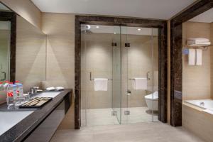 Koupelna v ubytování Wyndham Opi Hotel Palembang