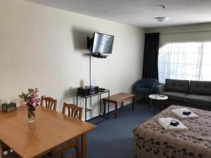 Posezení v ubytování Tudor Lodge Motel