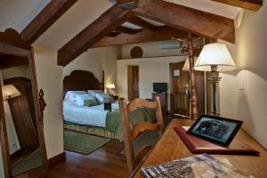 A bed or beds in a room at Airas Nunes by Pousadas de Compostela