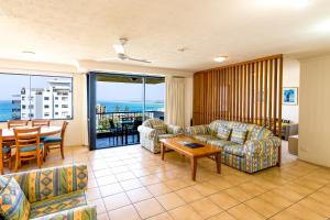 O zonă de relaxare la Burgess @ Kings Beach Apartments