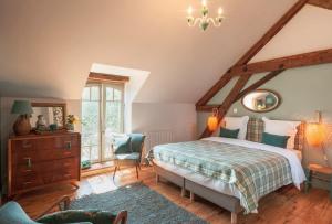 a bedroom with a bed and a chair in a room at Chai du Chateau de Morteuil in Merceuil