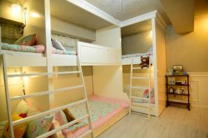 Palanda nebo palandy na pokoji v ubytování Residence Unicorn