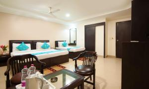 Postel nebo postele na pokoji v ubytování HOTEL DAKHA INTERNATIONAL - Karol Bagh, New Delhi